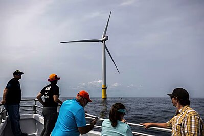 Trump �đạp phanh� điện gi� ngo�i khơi: h�ng tỷ đ� la đứng h�nh, gi� điện c� nguy cơ leo thang